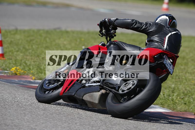 /Archiv-2024/29 12.06.2024 MOTO.CH Track Day ADR/Gruppe blau/35